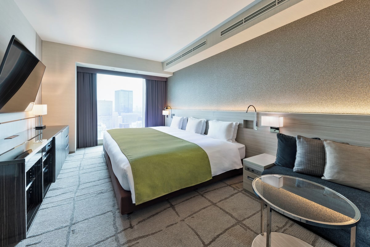Executive , 1 bed WideKing, Non Smoking | In-room safe, desk, blackout drapes, free WiFi