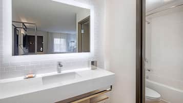Combined shower/bathtub, deep-soaking bathtub, hydromassage showerhead