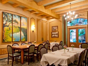 2 restaurants, breakfast served - Hotel St. Marie (New Orleans)