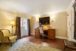 In-room safe, desk, iron/ironing board, free WiFi