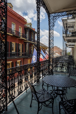 客房, 2 张大床, 阳台, 城市景观 | 客房内保险箱、办公桌、熨斗/熨衣板、免费 WiFi