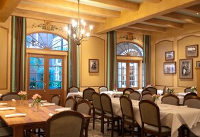 2 restaurants; breakfast, lunch, dinner, and brunch served