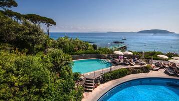 Piscina coperta, 2 piscine all'aperto, ombrelloni da piscina