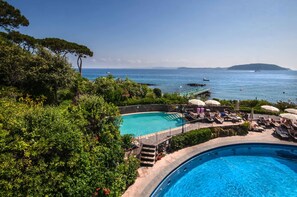 Indoor pool, 2 outdoor pools, pool umbrellas - Punta Molino Beach Resort and Thermal Spa (Ischia)