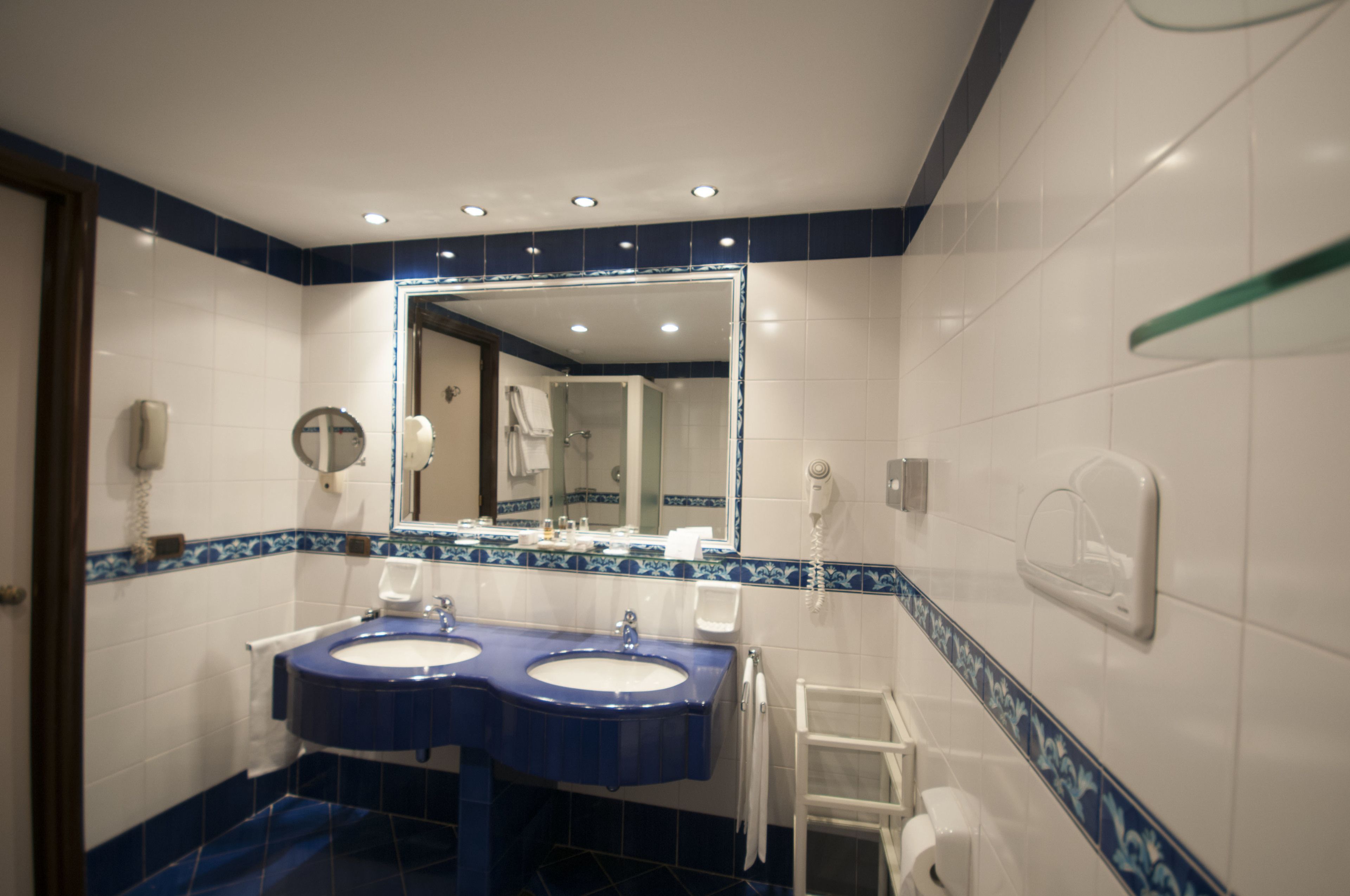 deluxe room, balcony, sea view | bathroom | hair dryer, bathrobes, slippers, bidet