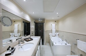 Suite | Bathroom | Hair dryer, bathrobes, slippers, bidet - Punta Molino Beach Resort and Thermal Spa (Ischia)