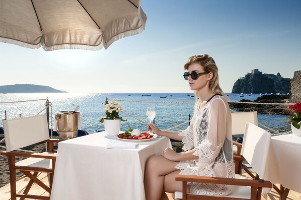Breakfast, lunch and dinner served - Punta Molino Beach Resort and Thermal Spa (Ischia)