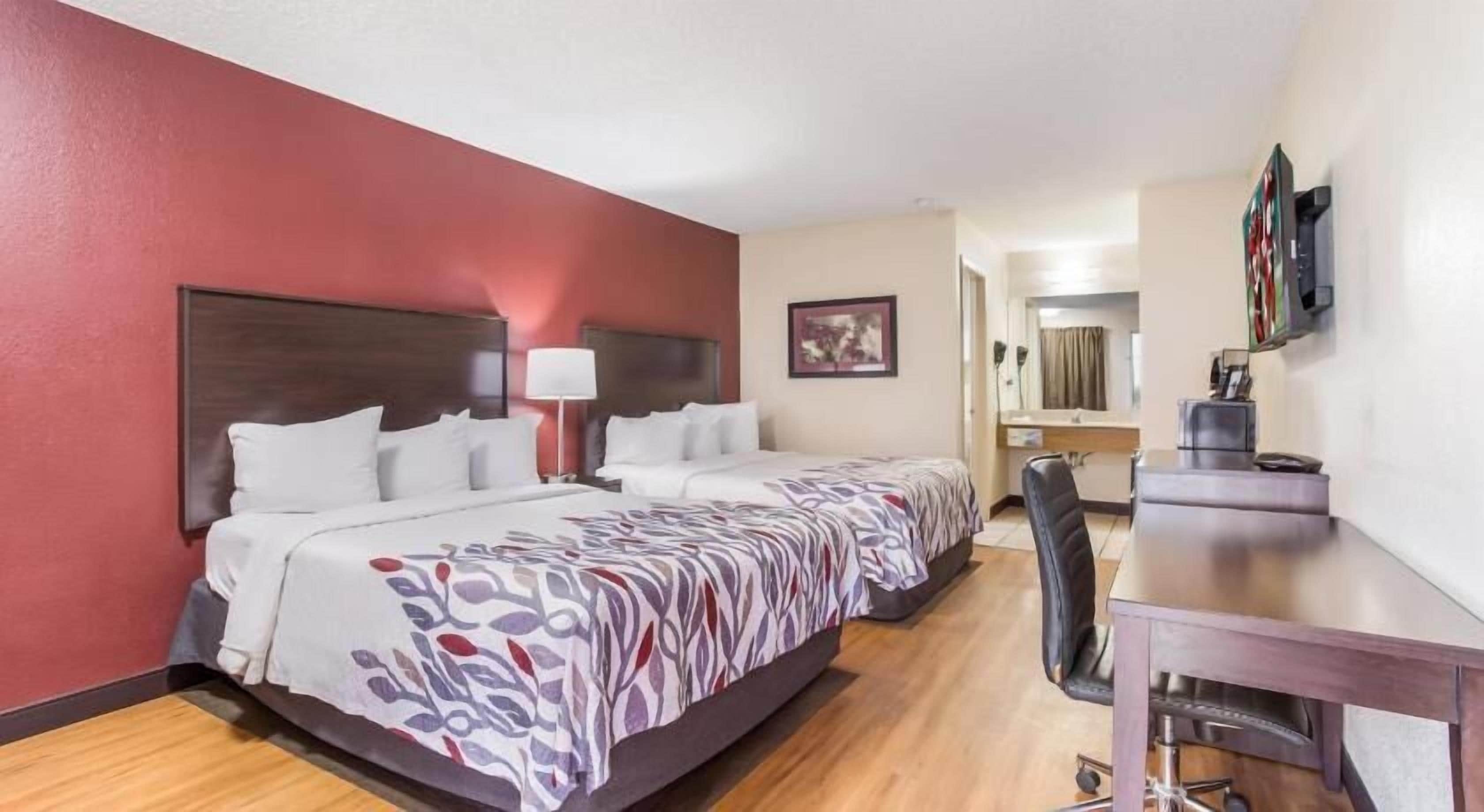 1 bedroom, desk, laptop workspace, blackout drapes