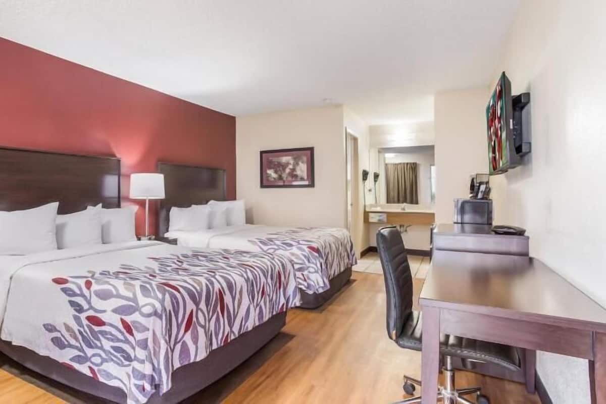 1 bedroom, desk, laptop workspace, blackout drapes