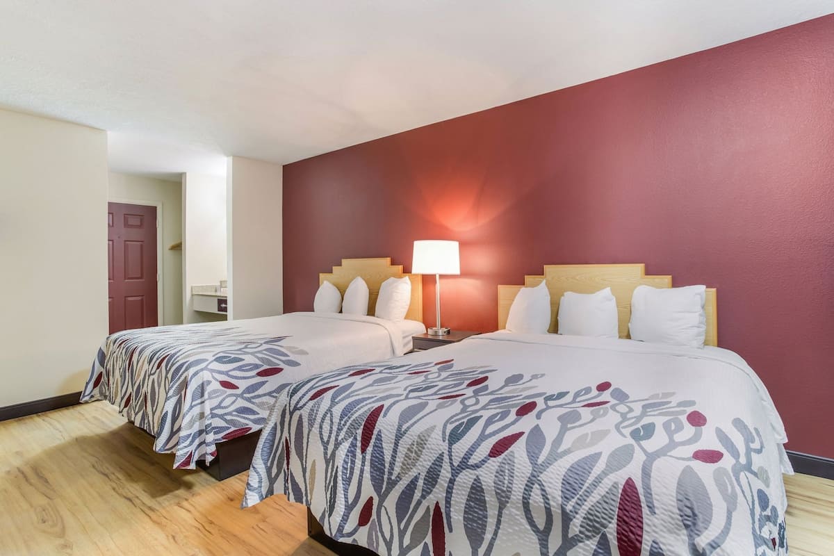 1 bedroom, desk, laptop workspace, blackout drapes