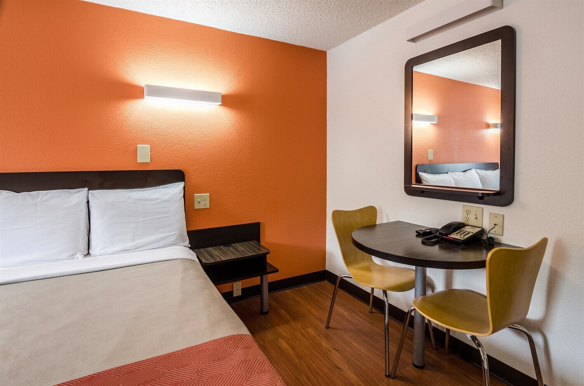 WiFi (free), bed sheets