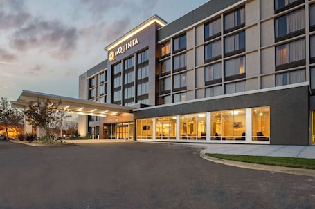 Exterior. La Quinta Inn & Suites by Wyndham Rancho Cordova Sacramento