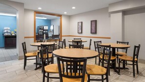 Unclassified image, 2 of 33, button - Days Inn by Wyndham Austin (Austin)
