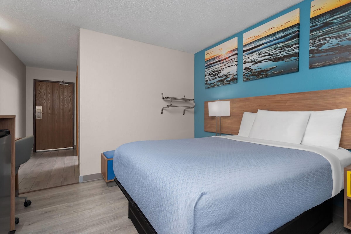Double Room, Accessible | Desk, blackout drapes, iron/ironing board, cribs (free)