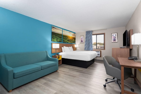 Studio Suite, 1 King Bed, Non Smoking | Individually decorated, individually furnished, desk, blackout drapes