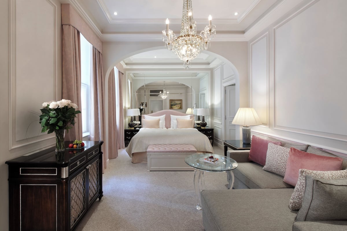 Hypo-allergenic bedding, down comforters, free minibar items
