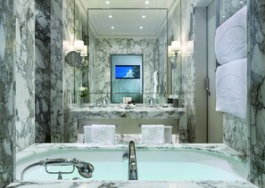 Deluxe Room | Bathroom - Hotel Sacher Wien (Vienna)