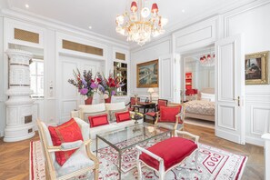 Suite (Madame Butterfly) | Allergitestet sengetøy, dundyner og minibarvarer (inkludert)