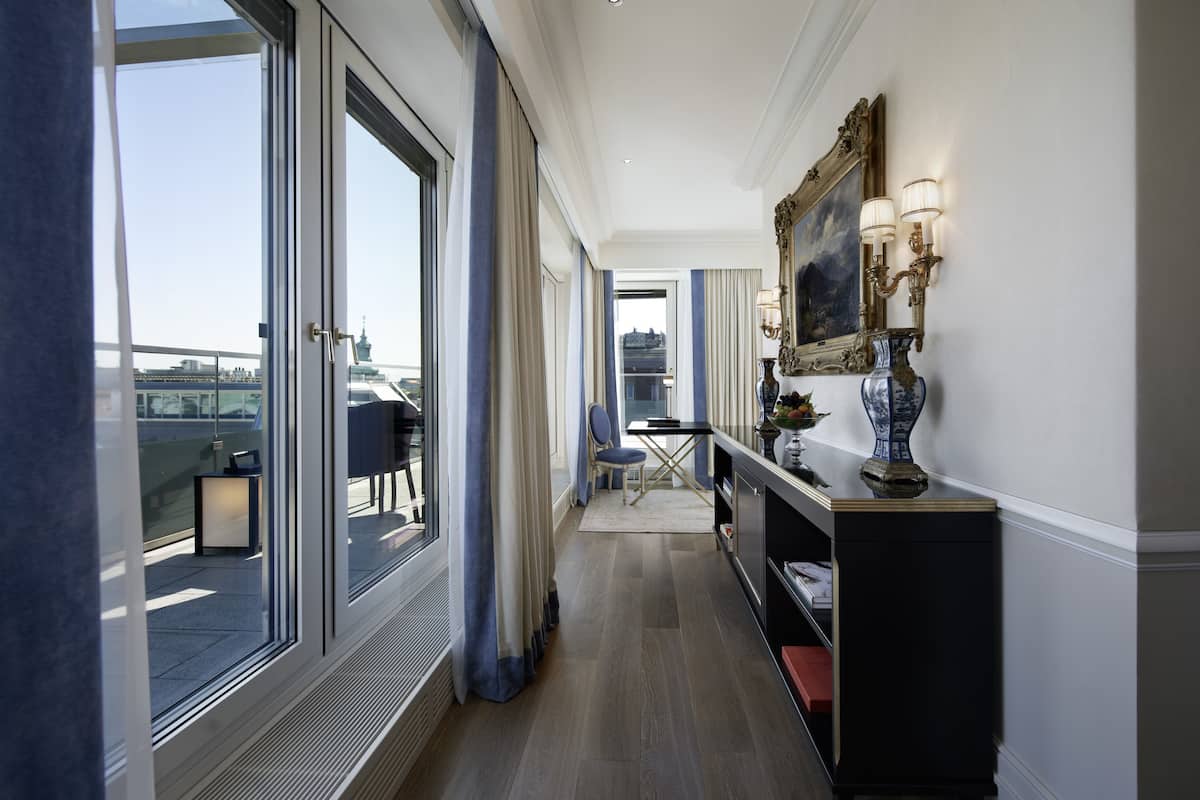 tv, dvd player, ipod dock