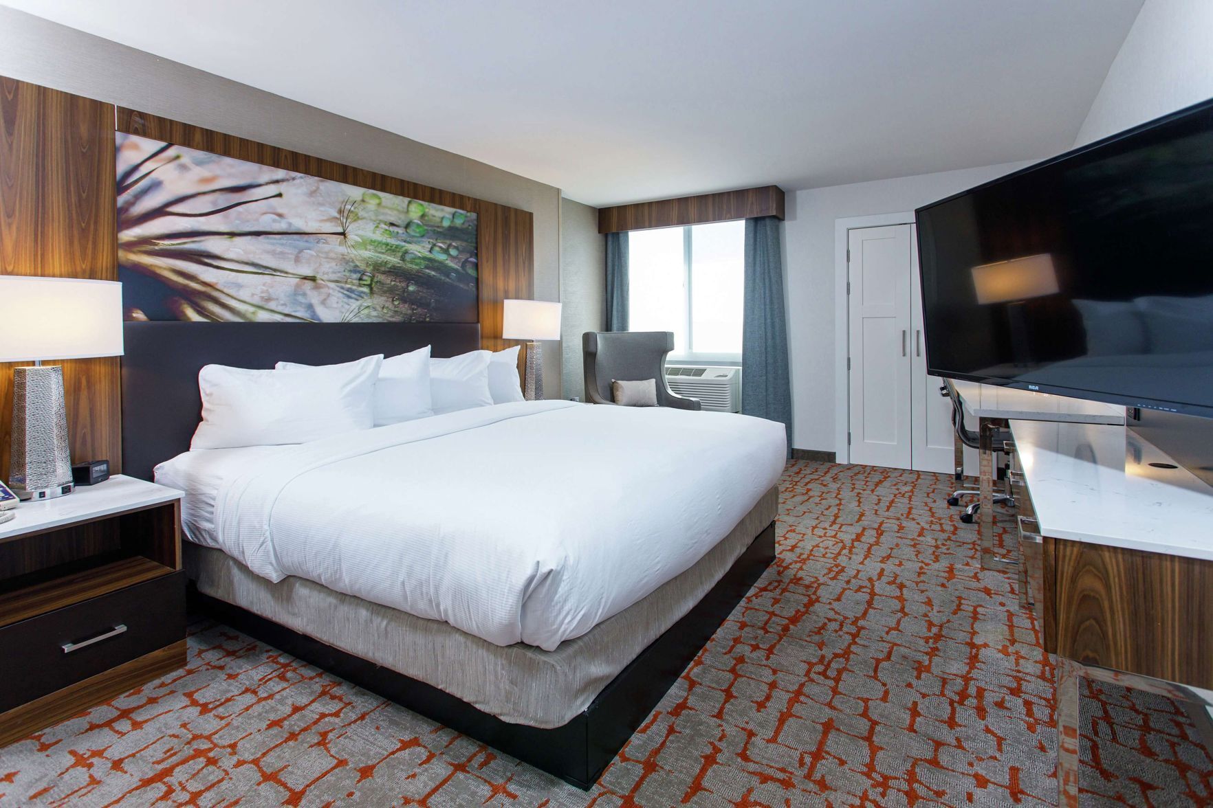Down comforters, in-room safe, desk, laptop workspace