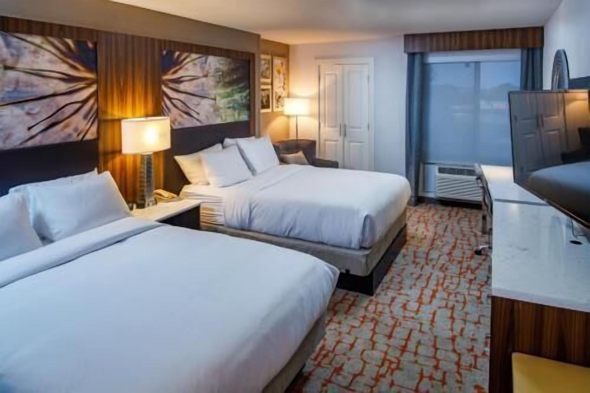 Down comforters, in-room safe, desk, laptop workspace