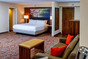 Suite junior, 1 cama King size | Edredón, caja de seguridad en la habitación y escritorio