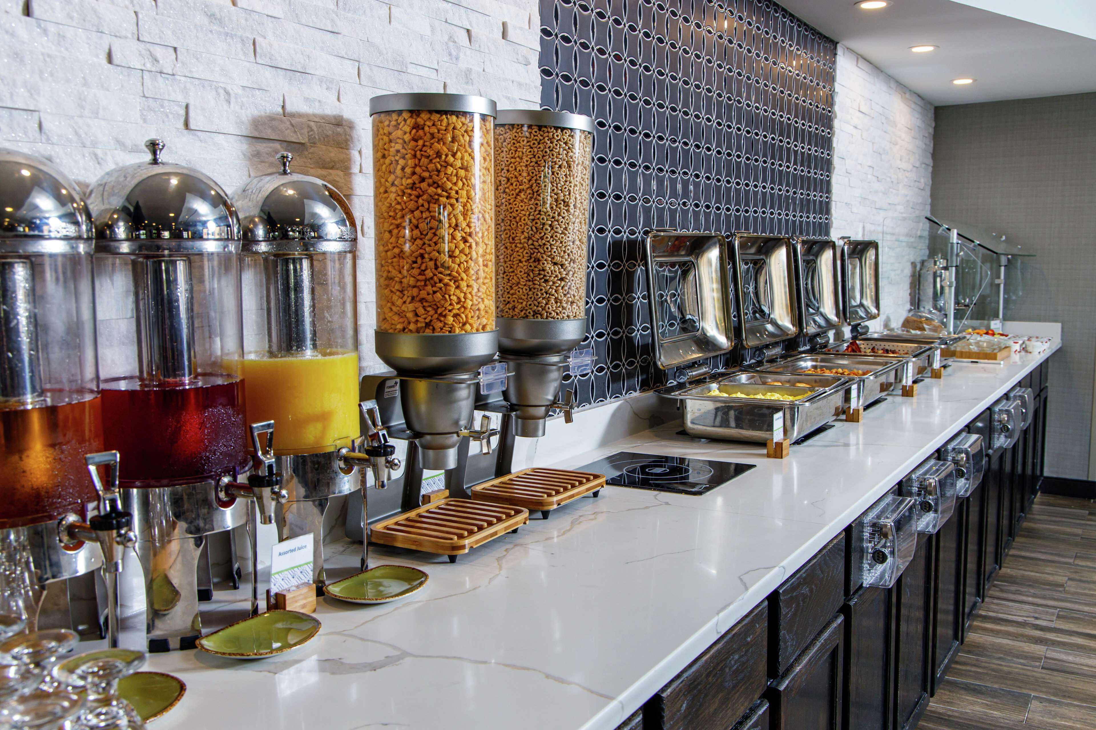 Frokostbuffé hver dag (mot et tillegg)