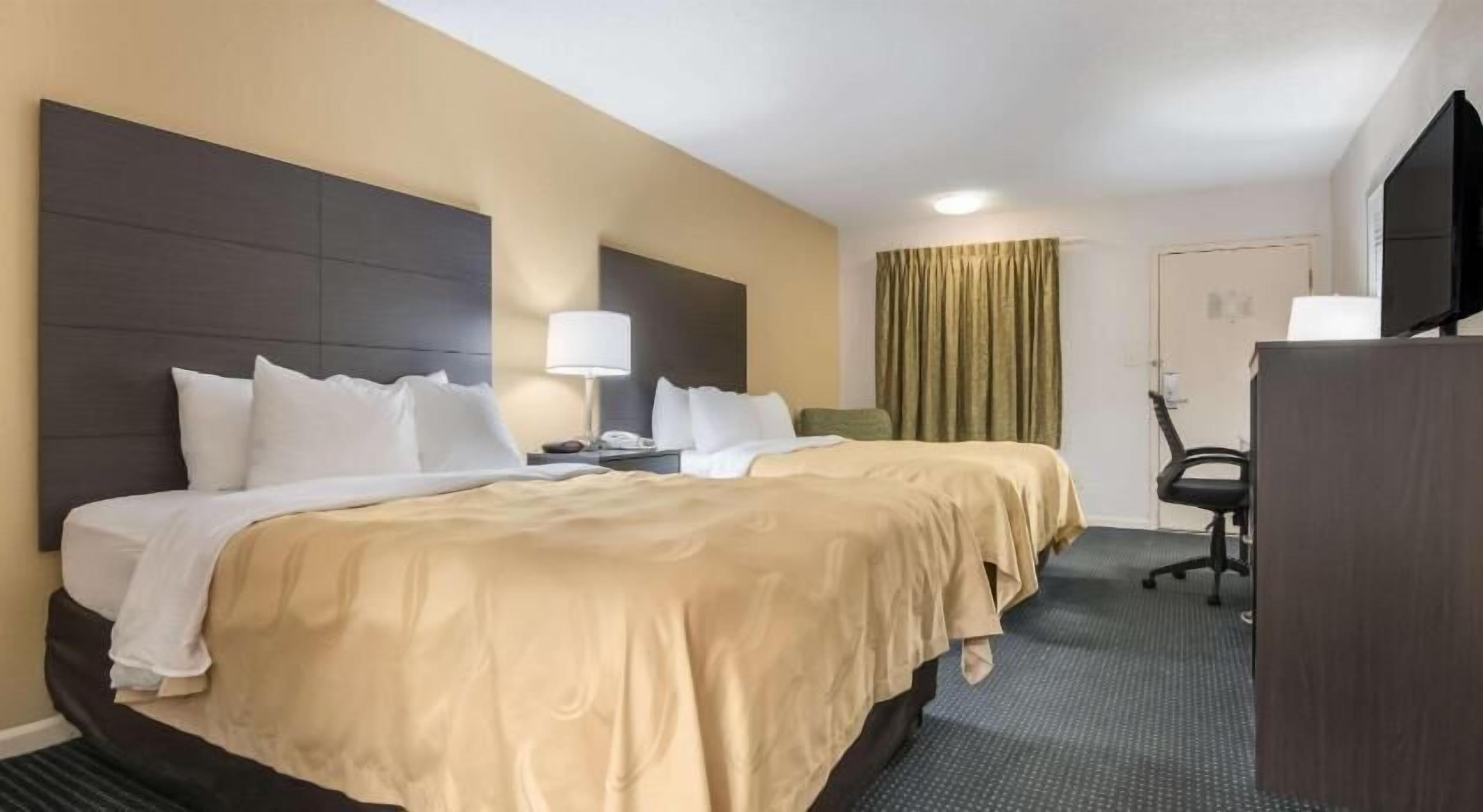 Premium bedding, in-room safe, individually decorated