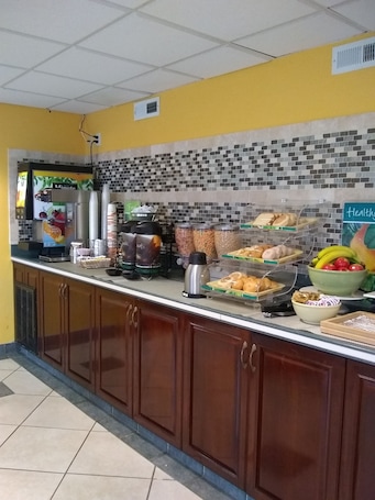 Free daily buffet breakfast. Quality Inn Little Creek