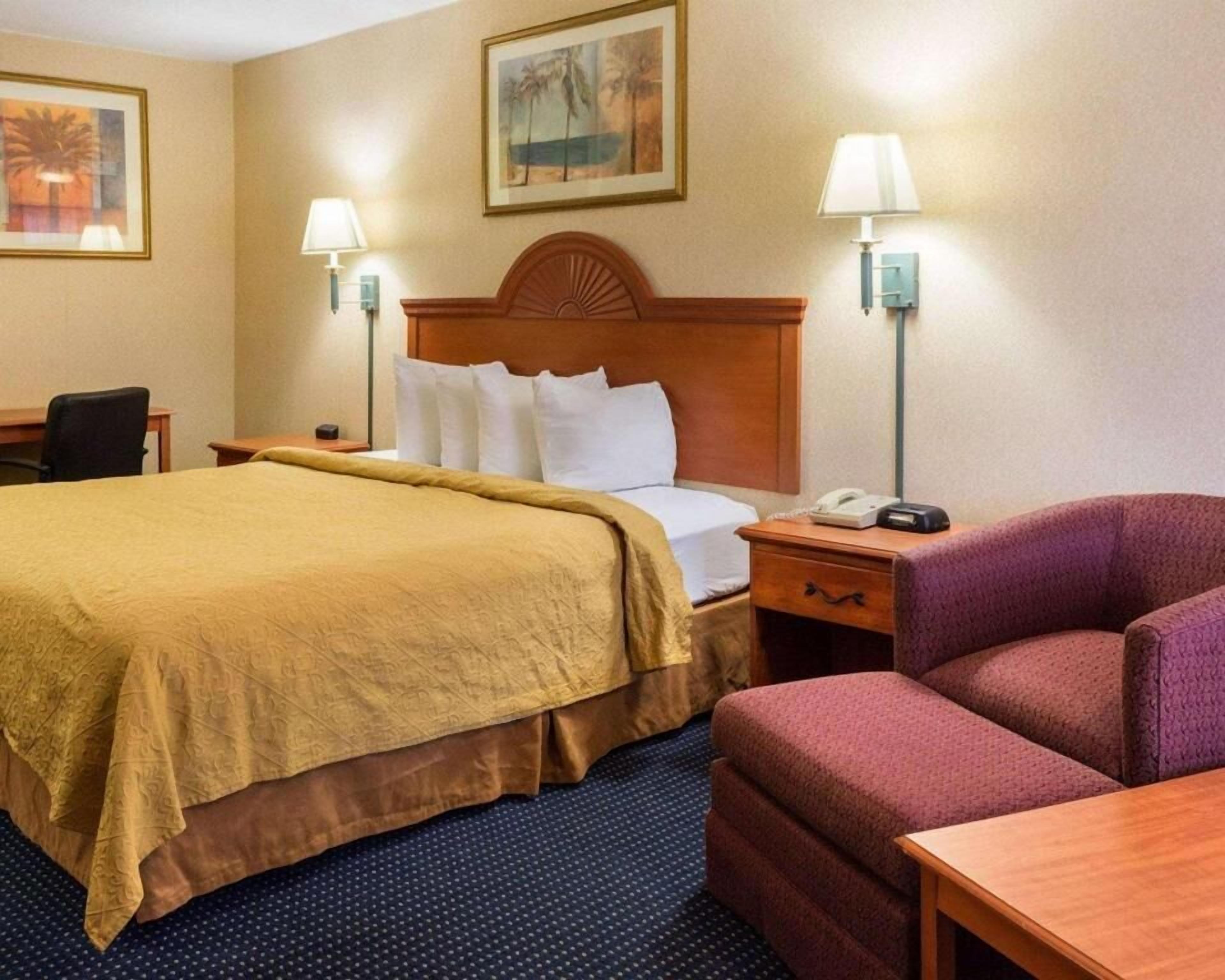 Premium bedding, in-room safe, individually decorated