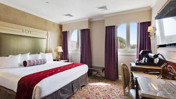 Deluxe Room, 1 King Bed | In-room safe, desk, blackout curtains, iron/ironing board