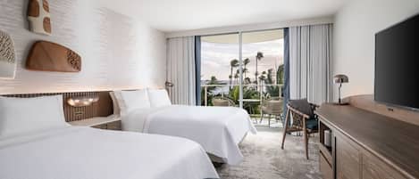Chambre, 2 grands lits, vue sur l’océan (Kukahi) | Lit avec matelas à plateau-coussin, coffre-fort, bureau