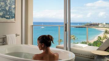 Enjoy a relaxing soak in the bathtub with a stunning ocean view.