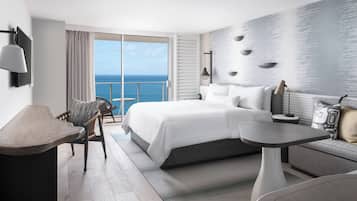 Chambre Club, 1 trĂšs grand lit, accĂšs au salon club, en front de mer (Hokupa'a Tower) | Surmatelas, coffres-forts dans les chambres, bureau, rideaux occultants