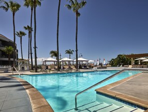 3 piscines extérieures, tentes de plage, parasols de plage