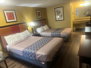 Basic Double Room Single Use | Desk, free WiFi, bed sheets