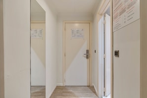 Quarto duplo básico | 1 quarto, cofres nos quartos, escrivaninha, berços (sobretaxa)