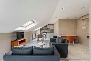 Suite | Safe på rommet, skrivebord, barnesenger og wi-fi (inkludert)