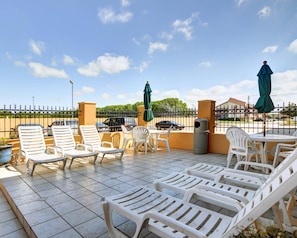 Piscine extérieure en saison