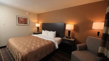 Standard Room, 1 King Bed, Non Smoking | In-room safe, desk, laptop workspace, iron/ironing board