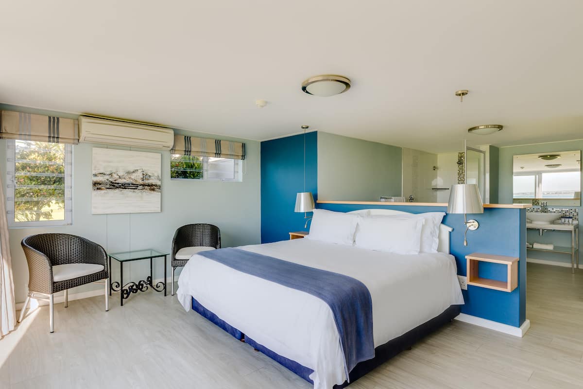Deluxe Double Room | Minibar, in-room safe, desk, laptop workspace
