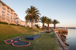 Mini-golf