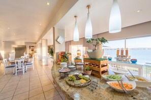 Desayuno buffet incluido todos los días