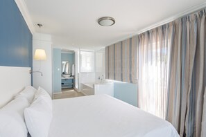 Luxury Studio Suite | Minibar, in-room safe, desk, laptop workspace - Saldanha Bay Hotel (Saldanha Bay)
