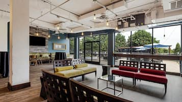 Bar tepi kolam renang