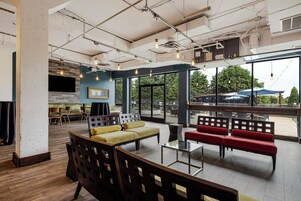 Bar junto a la piscina