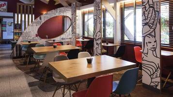 Ze serveren er ontbijt, lunch en diner