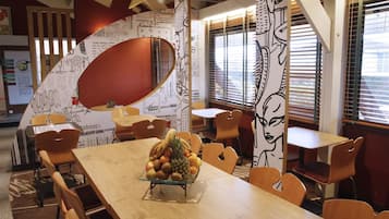 Tägliches Frühstücksbuffet (12.00 EUR pro Person)