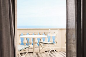 Suite Junior, balcon, vue mer | Draps italiens Frette, literie de qualité supérieure