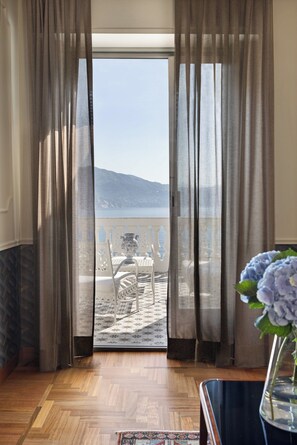 1 bedroom, Frette Italian sheets, premium bedding, down comforters